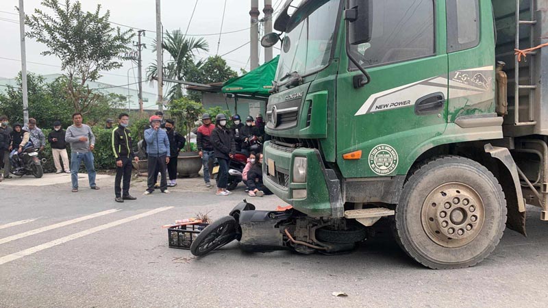 TNGT nghiêm trọng tại trạm thu phí QL5- An Dương, Hải Phòng khiến một bạn nữ không qua khỏi